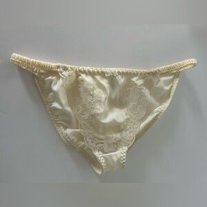 Vintage 80’s Christian Dior Intimates VTG Lace Detail Panties - Size 6 - Medium